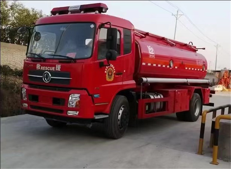 國(guó)六東風(fēng)天錦消防紅油罐車(chē)，消防救援移動(dòng)加油站！
